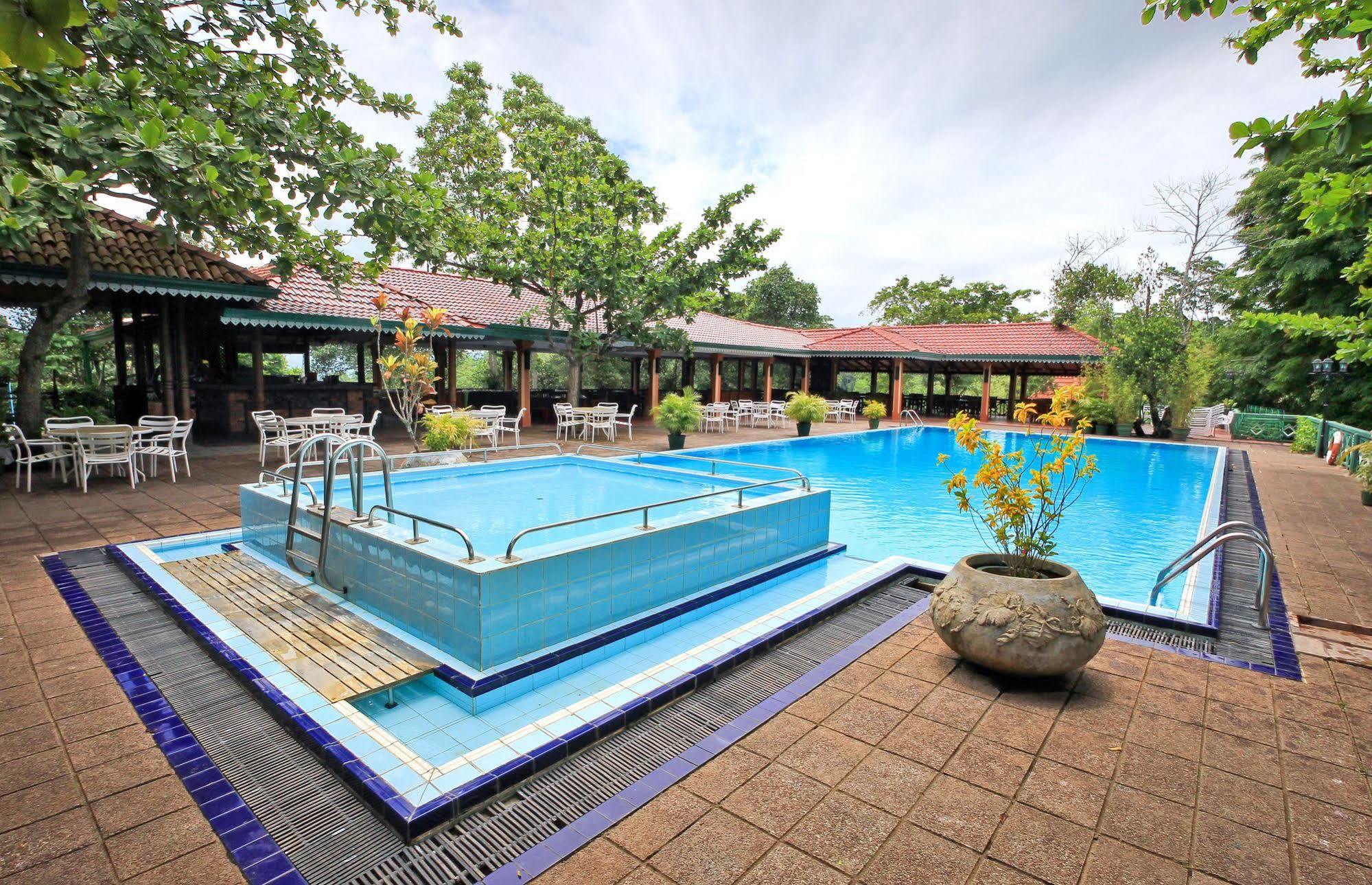 Tree Of Life Nature Resort Kandy Exterior foto